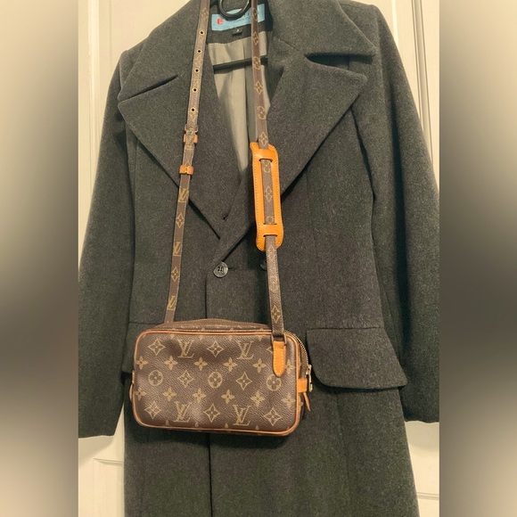 ✅AUTHENTIC LOUIS VUITTON CROSSBODY MONOGRAM - Picture 3 of 9